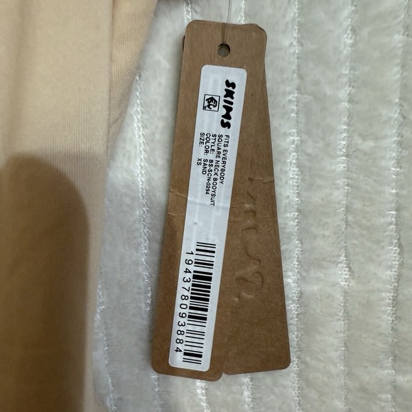 SKIMS Fits Everybody Square Neck Thong Bodysuit In Sand Size XS NWT $60 - Picture 2 of 9